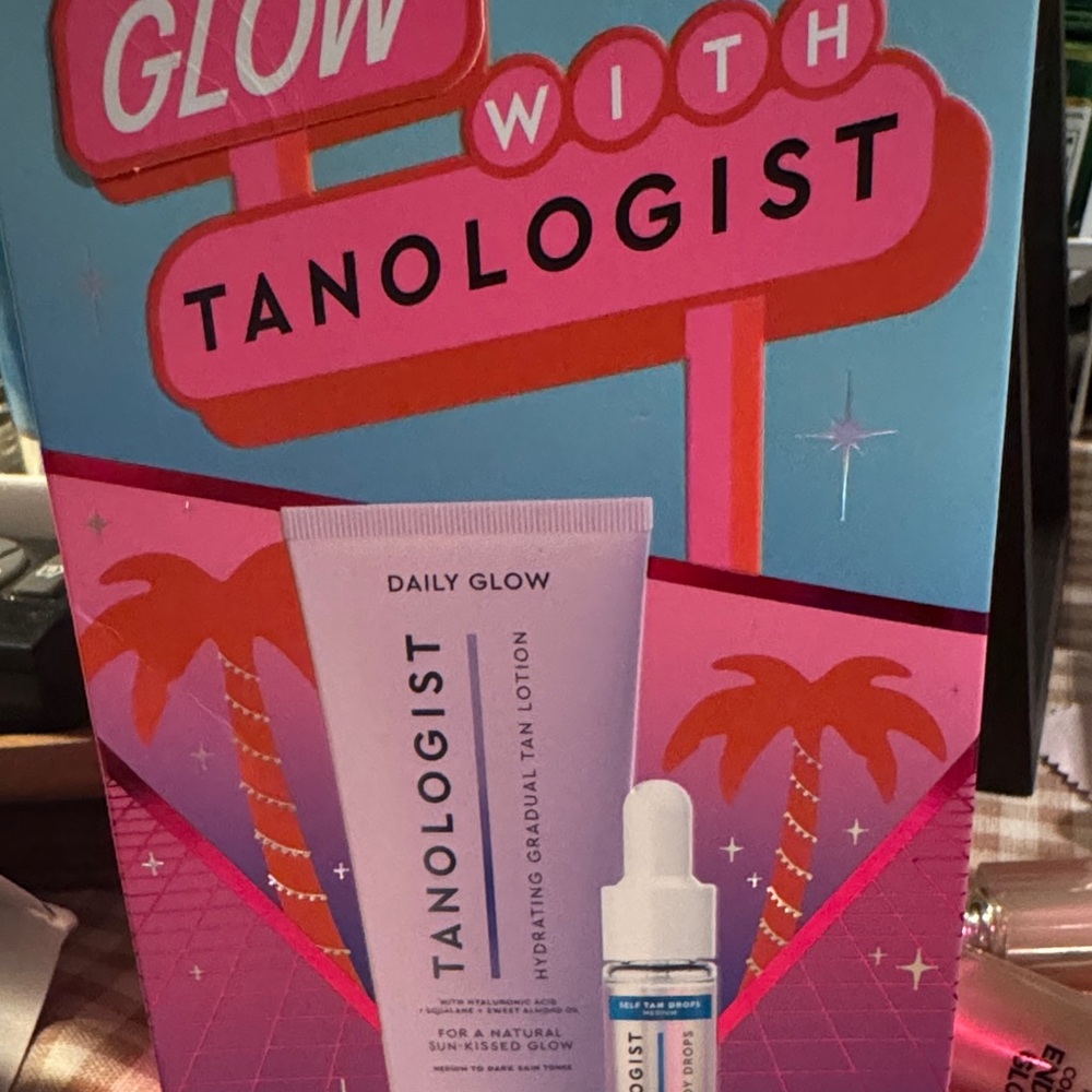 Tanologist Daily Glow Hydrating Gradual Tan Lotion - Pink
